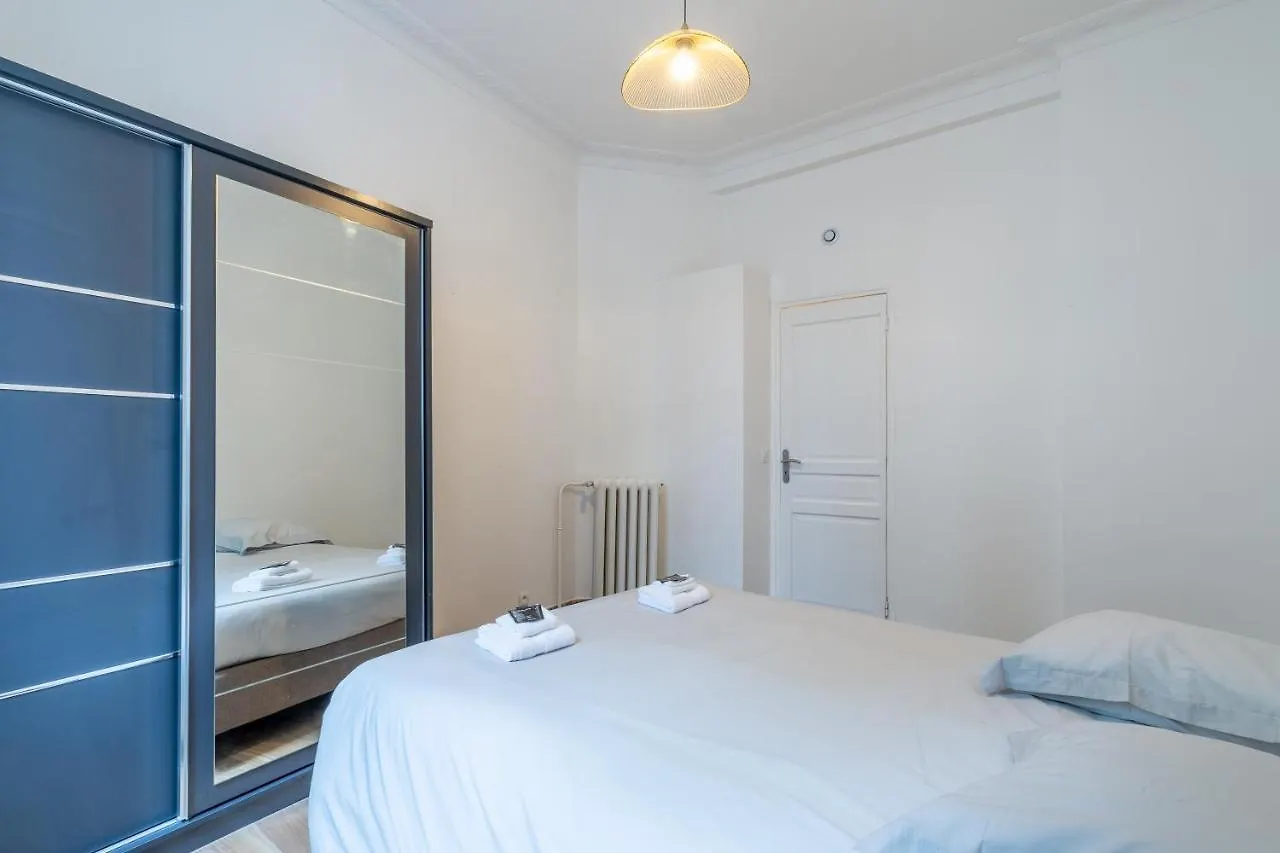 Apartment Appartement Metro Alexandre Dumas Paris