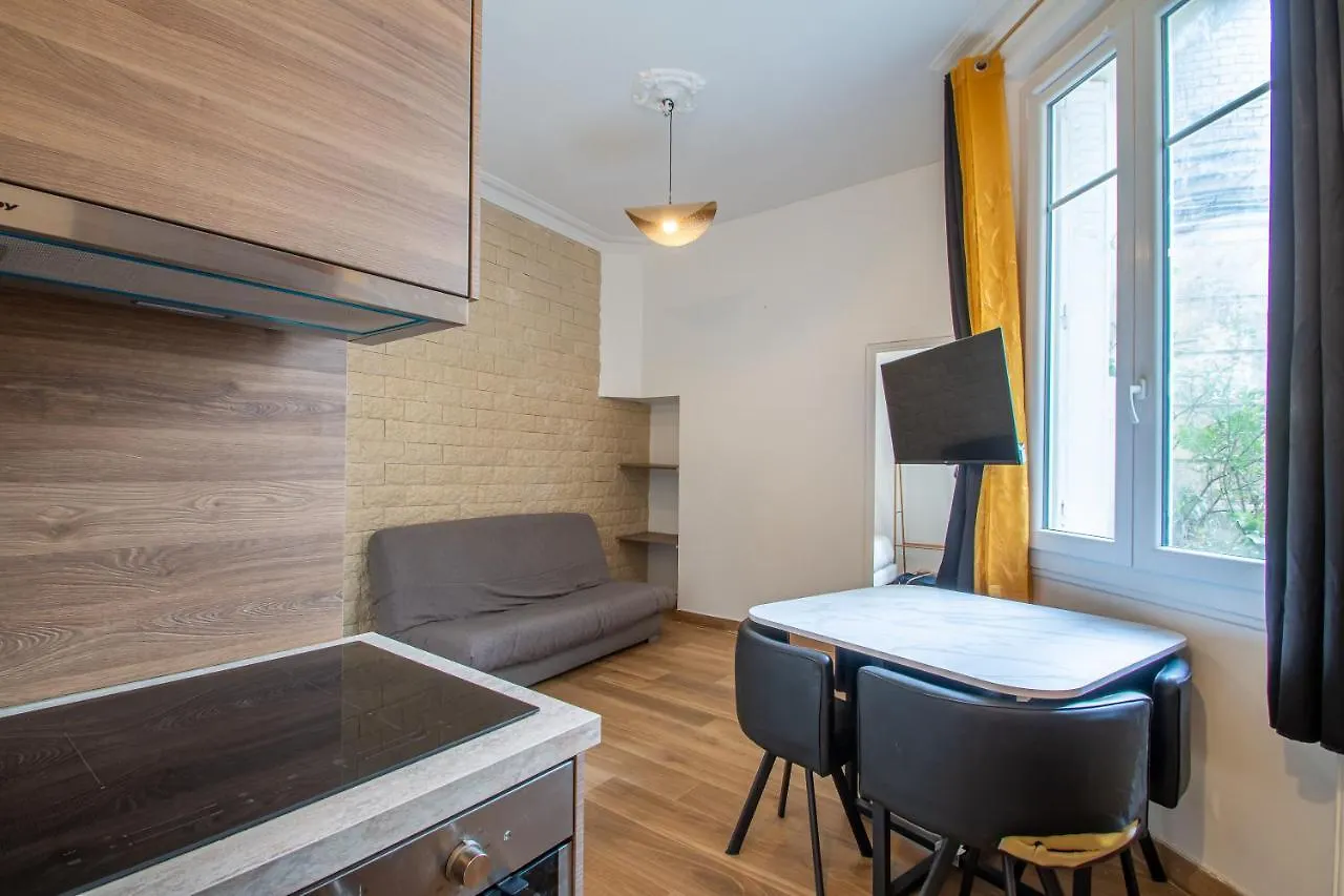Appartement Metro Alexandre Dumas Paris Apartment