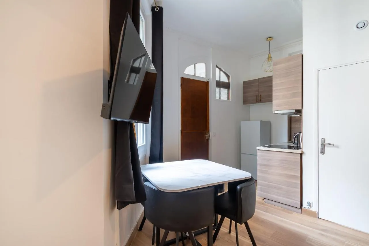 Appartement Metro Alexandre Dumas Paris Apartment