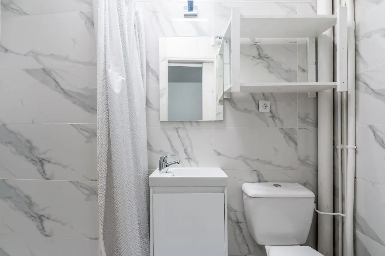Appartement Metro Alexandre Dumas Paris Apartment