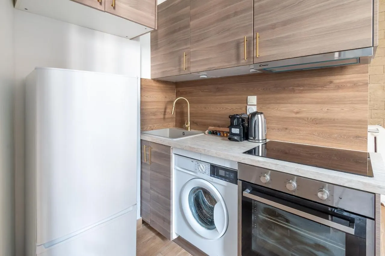 Appartement Metro Alexandre Dumas Paris France