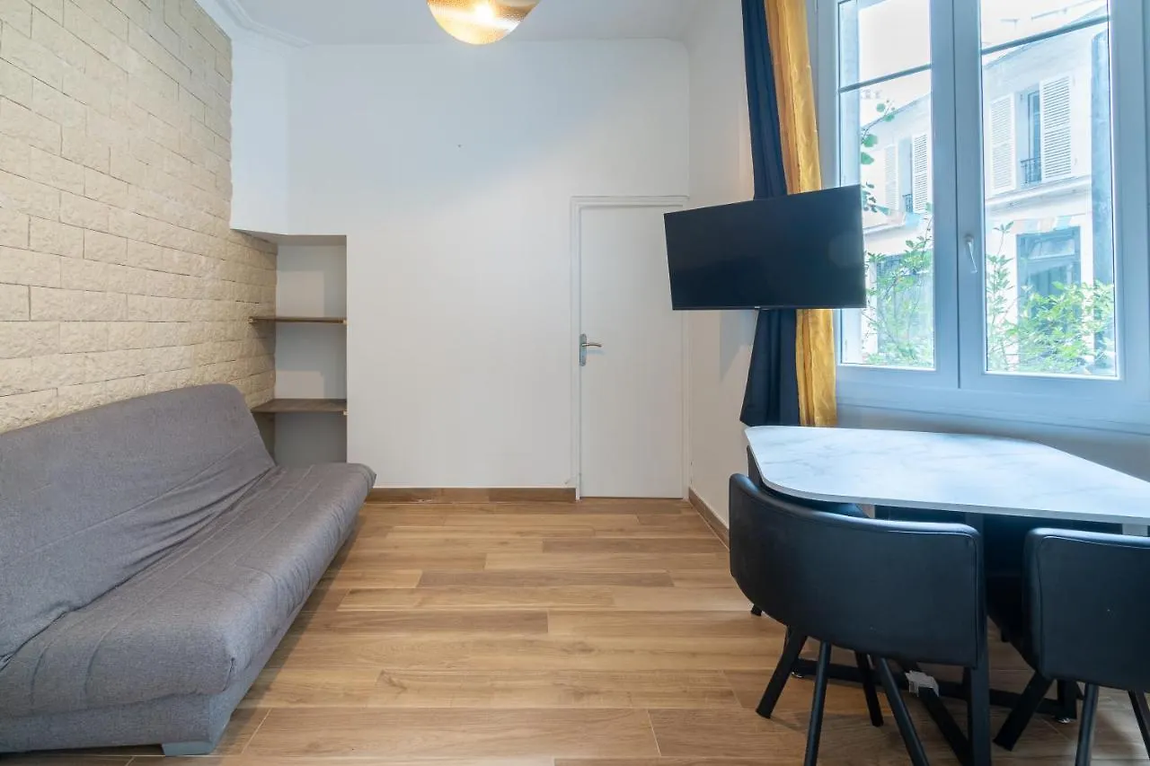 Appartement Metro Alexandre Dumas Paris France