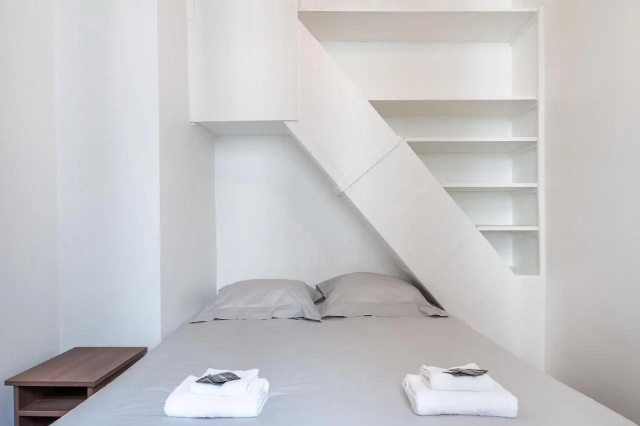 Appartement Metro Alexandre Dumas Paris Apartment